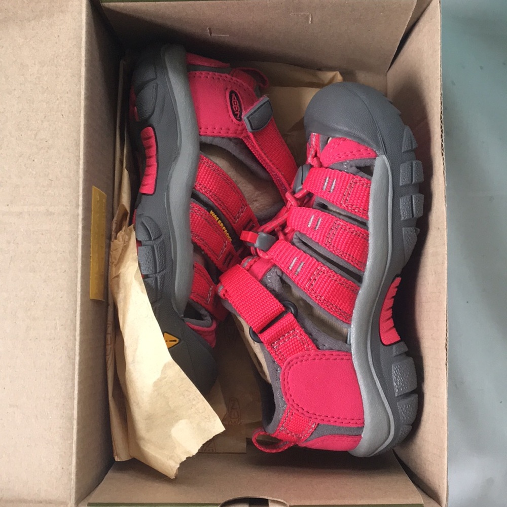 NWT in box Girls toddler Keen Sandal size 10. Pink